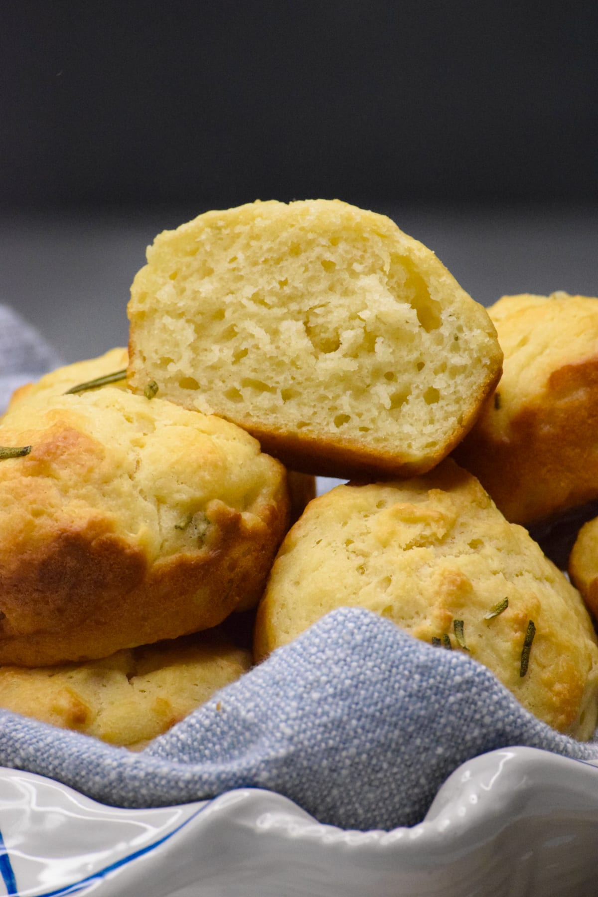 healthy rosemary biscuit muffins