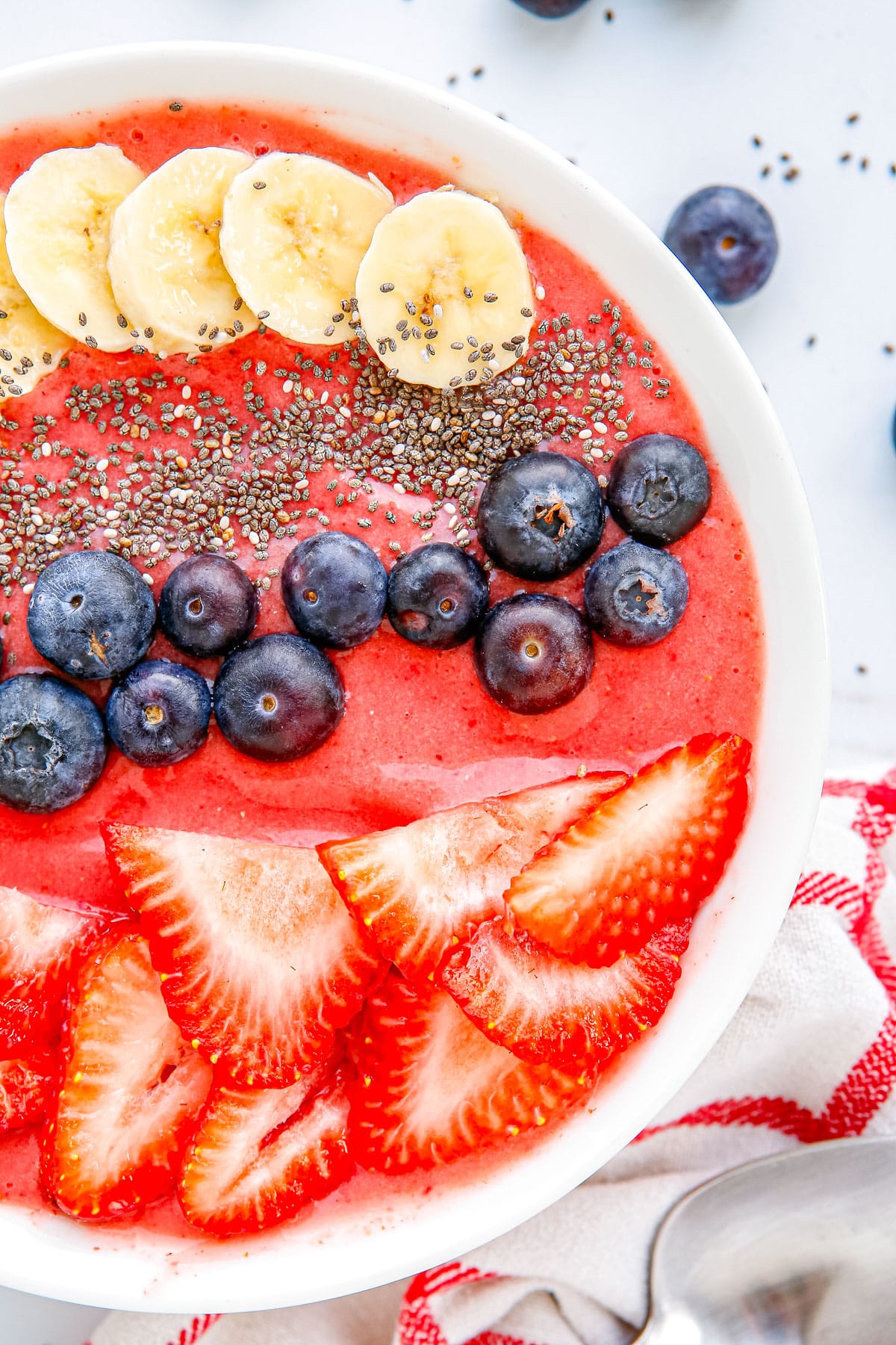 A close up picture of the finished Strawberry Banana Smoothie Bowl.